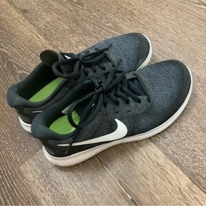 Nike womens black free run athletic sneakers 6.5
